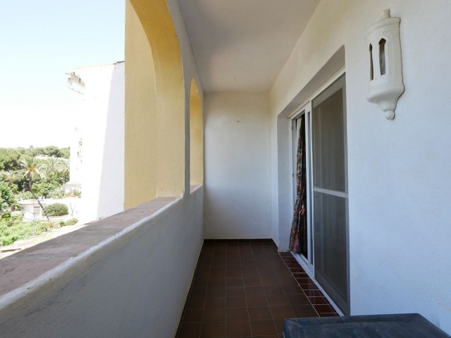 Apartamento con 2 Dormitorios  en Puerto de Cabopino