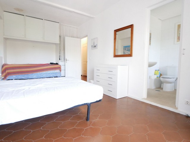 Apartamento con 2 Dormitorios  en Puerto de Cabopino