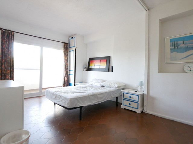 Apartamento con 2 Dormitorios  en Puerto de Cabopino