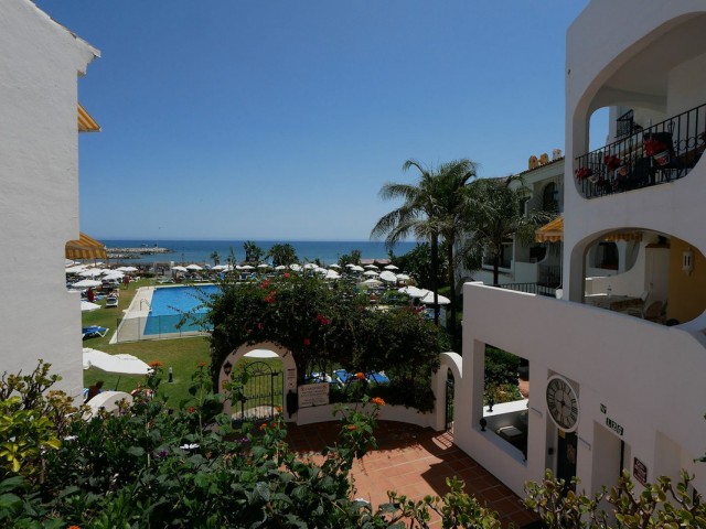 Apartamento con 2 Dormitorios  en Puerto de Cabopino