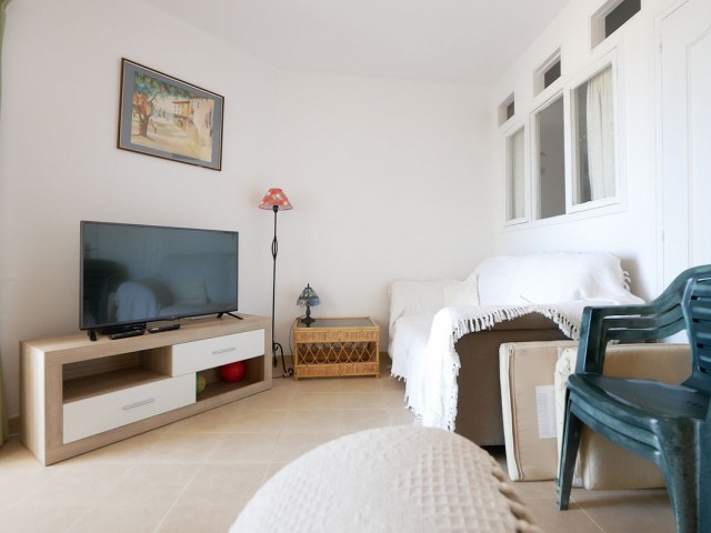 Apartamento con 2 Dormitorios  en Puerto de Cabopino