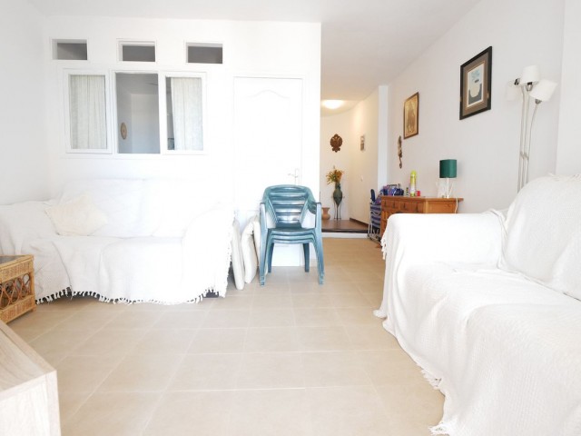 Apartamento con 2 Dormitorios  en Puerto de Cabopino