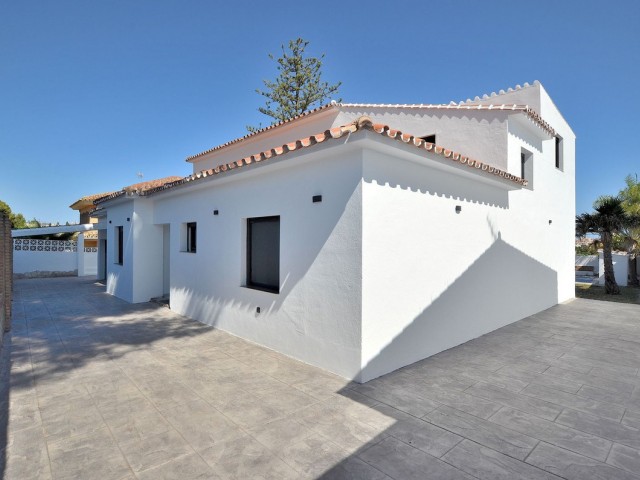 Villa con 4 Dormitorios  en El Coto