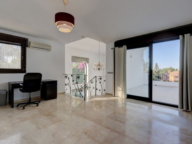 5 Bedrooms Villa in El Rosario