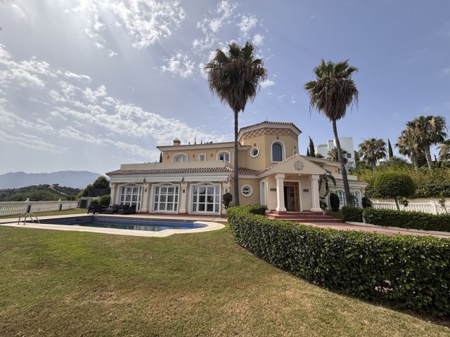 Villa con 5 Dormitorios  en Selwo