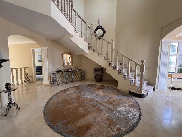 Villa con 5 Dormitorios  en Selwo