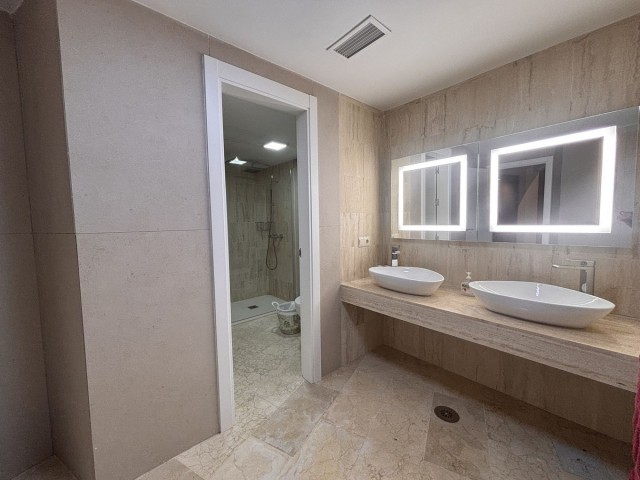 5 Bedrooms Villa in Selwo