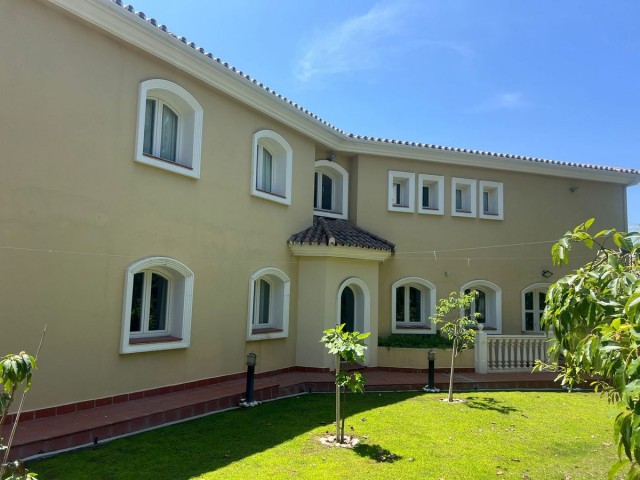 5 Bedrooms Villa in Selwo