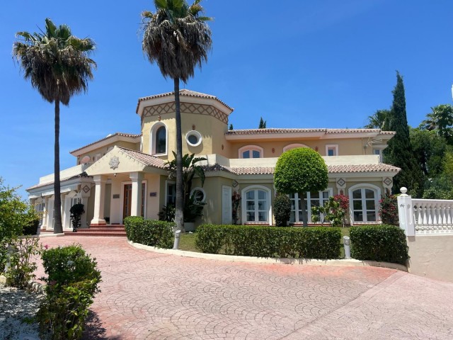 5 Bedrooms Villa in Selwo