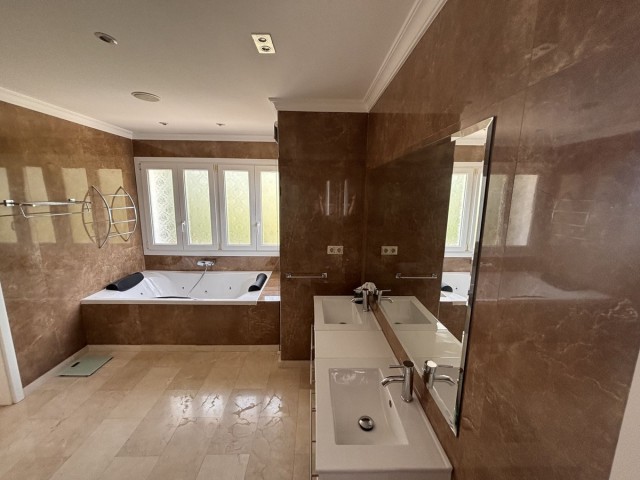 5 Slaapkamer Villa in Selwo