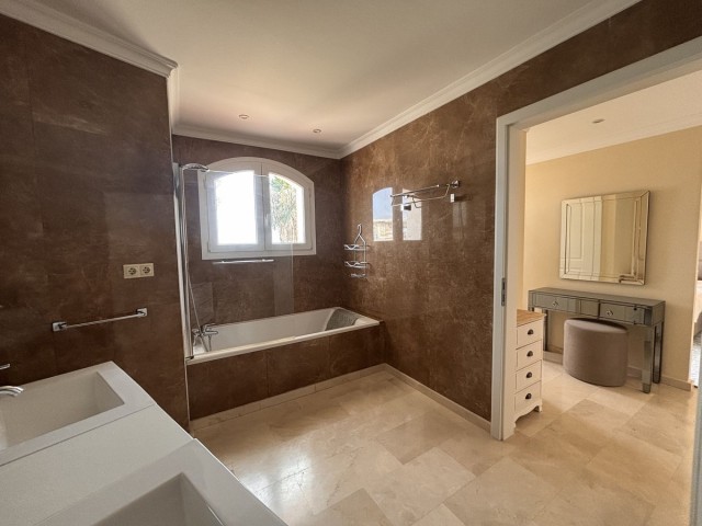 5 Slaapkamer Villa in Selwo