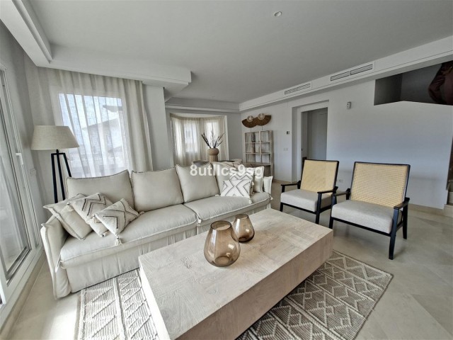 Apartamento con 2 Dormitorios  en Aloha