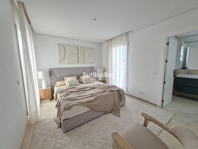 Apartamento con 2 Dormitorios  en Aloha