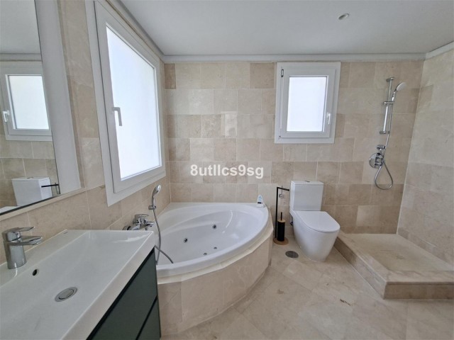 Apartamento con 2 Dormitorios  en Aloha