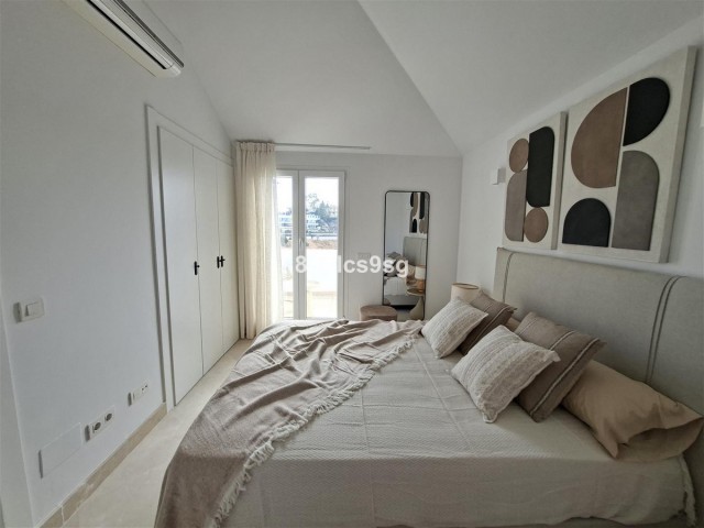 Apartamento con 2 Dormitorios  en Aloha