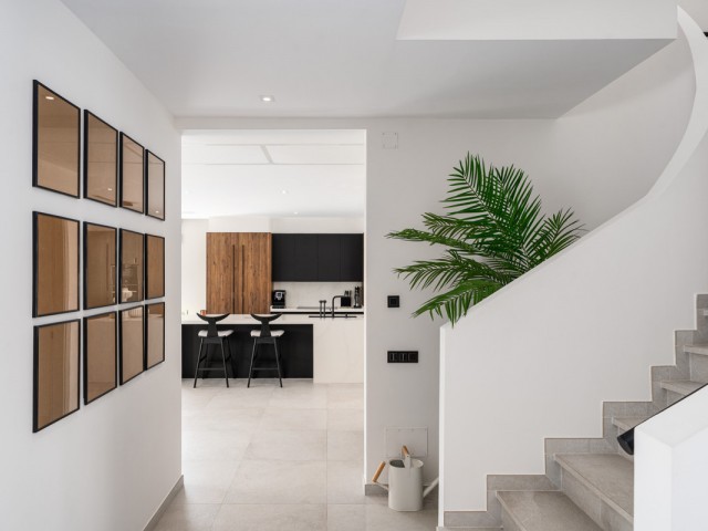 5 Bedrooms Villa in Elviria