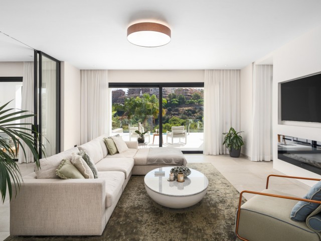 Villa con 5 Dormitorios  en Elviria