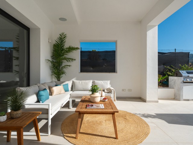 Villa con 5 Dormitorios  en Elviria