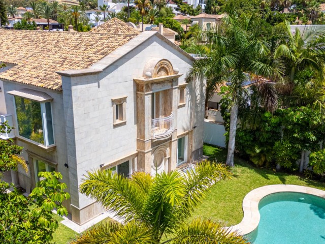 4 Bedrooms Villa in Marbella