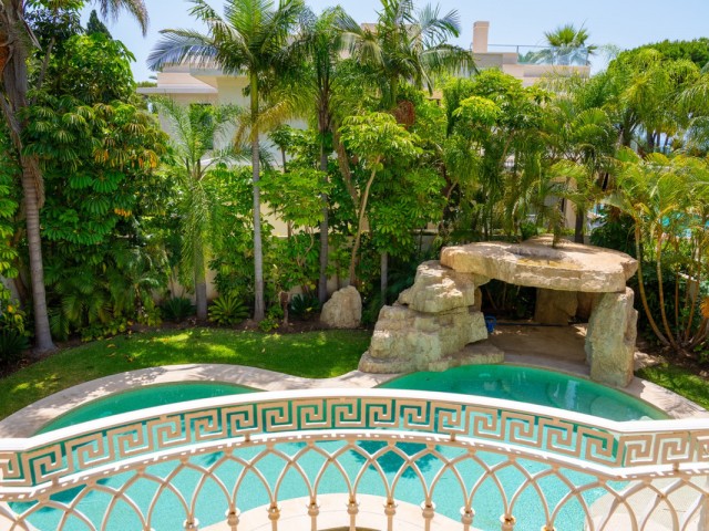 4 Bedrooms Villa in Marbella