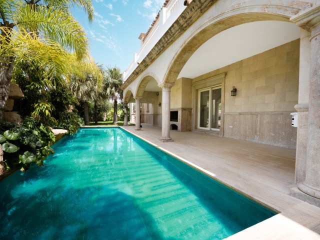 4 Bedrooms Villa in Marbella