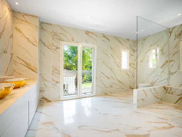 4 Bedrooms Villa in Marbella