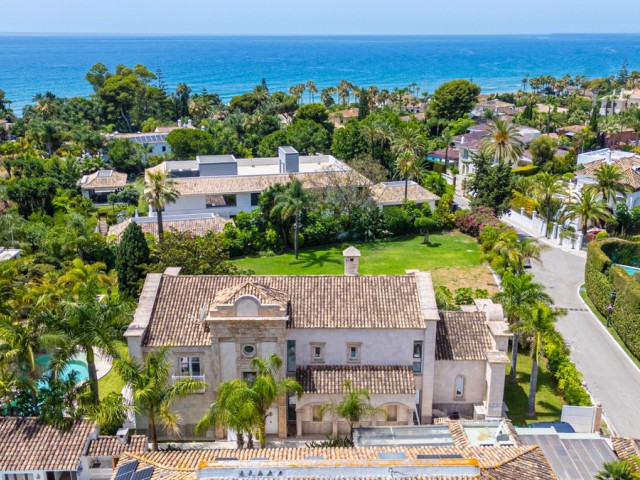 4 Bedrooms Villa in Marbella