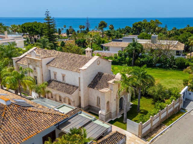 4 Bedrooms Villa in Marbella