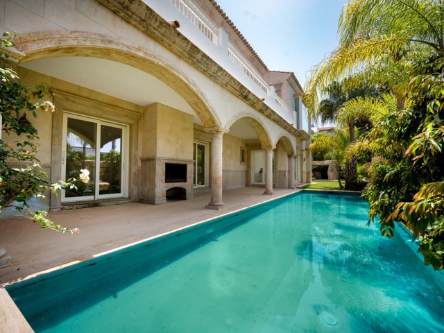 4 Bedrooms Villa in Marbella