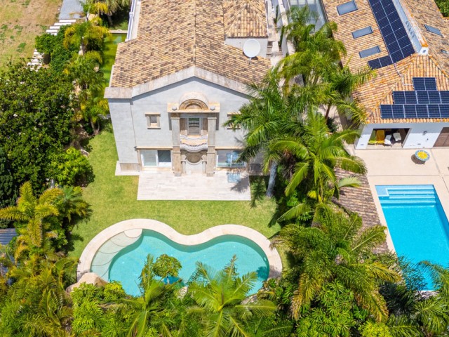 4 Bedrooms Villa in Marbella