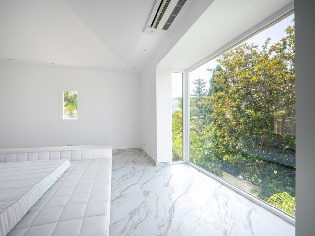 4 Bedrooms Villa in Marbella