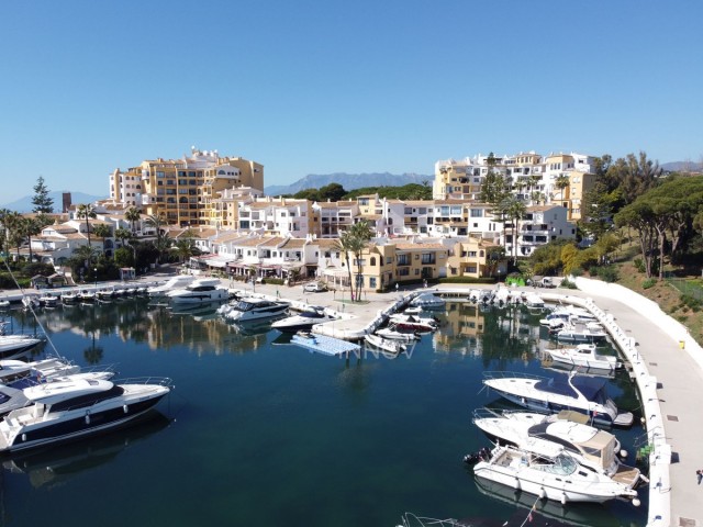 Apartamento con 3 Dormitorios  en Puerto de Cabopino