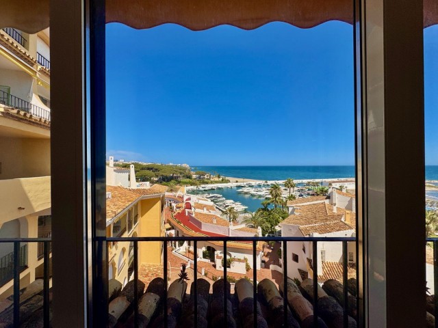 Apartamento con 3 Dormitorios  en Puerto de Cabopino