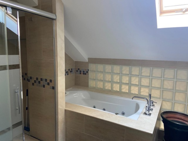 4 Soveroms Leilighet i Estepona
