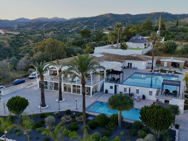 Villa avec 7 Chambres  à Elviria