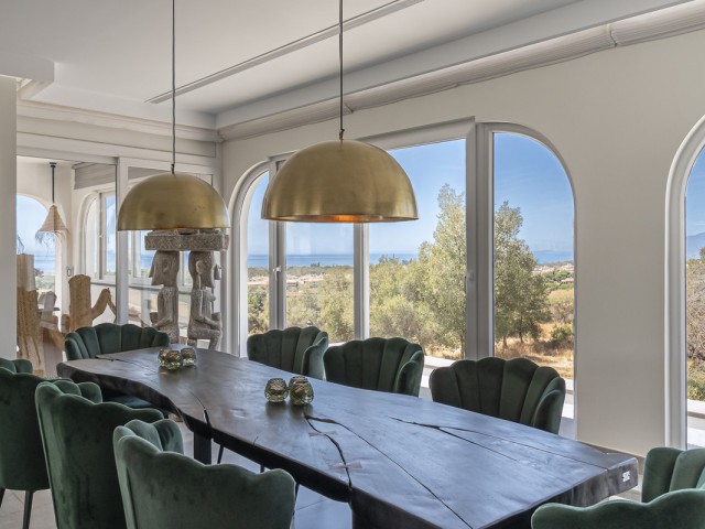 7 Soveroms Villa i Elviria