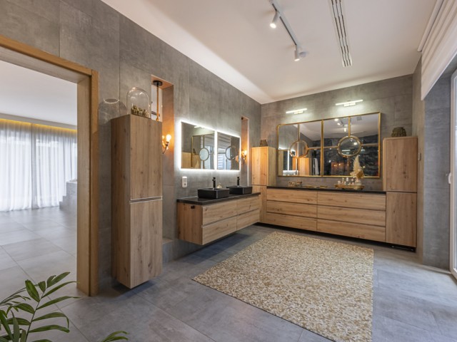 7 Soveroms Villa i Elviria