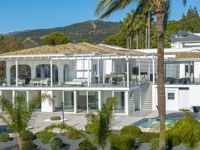 Villa con 7 Dormitorios  en Elviria