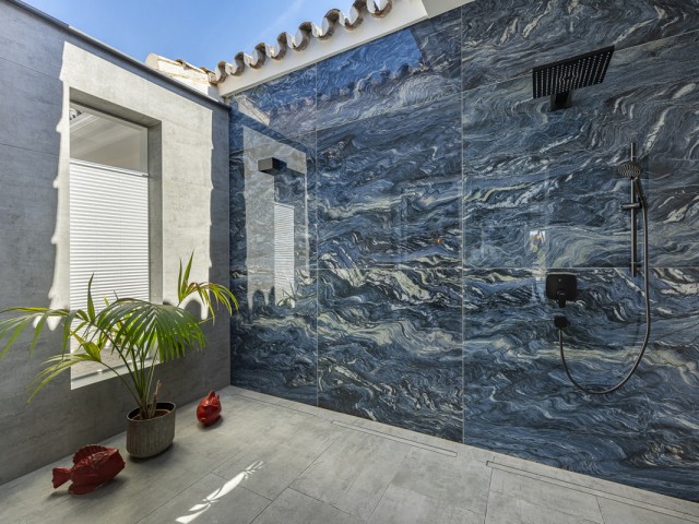 Villa con 7 Dormitorios  en Elviria