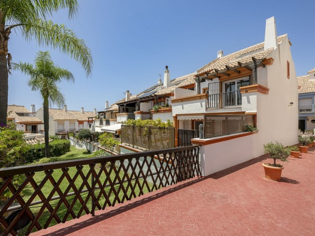 4 Bedrooms Townhouse in Marbella