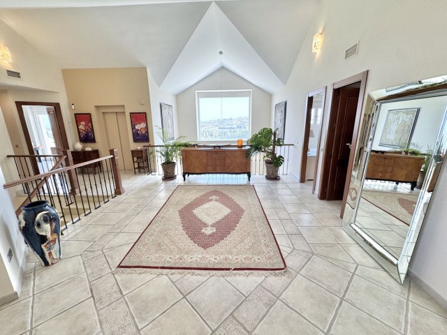 Villa avec 6 Chambres  à Mijas Golf