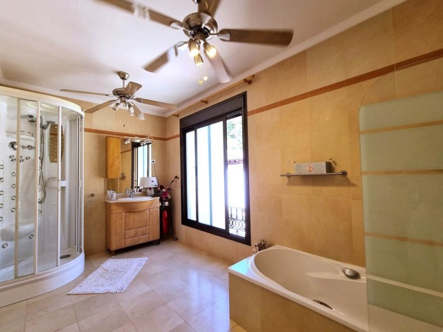5 Bedrooms Villa in Mijas Golf