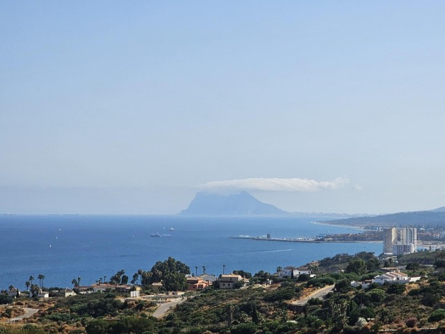 2 Bedrooms Apartment in Manilva