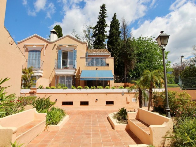 2 Bedrooms Townhouse in Marbella