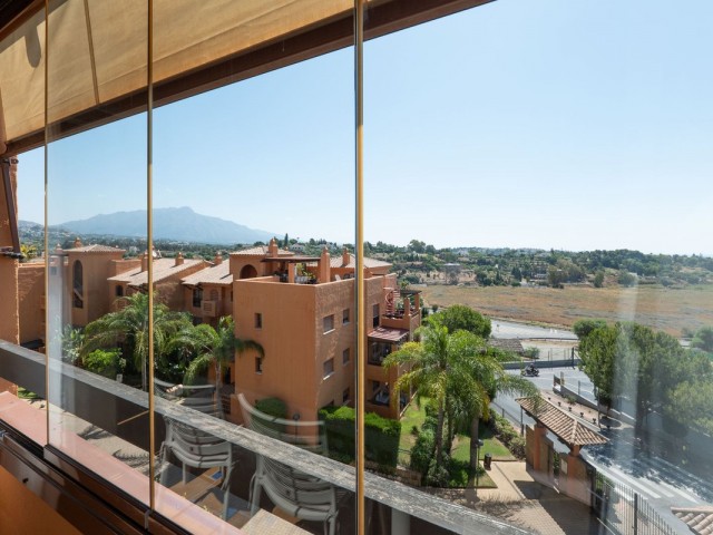 2 Bedrooms Apartment in Benahavís