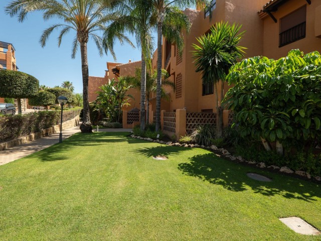 2 Bedrooms Apartment in Benahavís