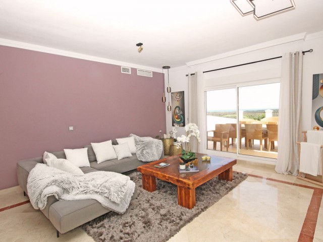 Apartamento con 3 Dormitorios  en San Roque Club