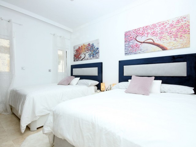 Apartamento con 3 Dormitorios  en San Roque Club