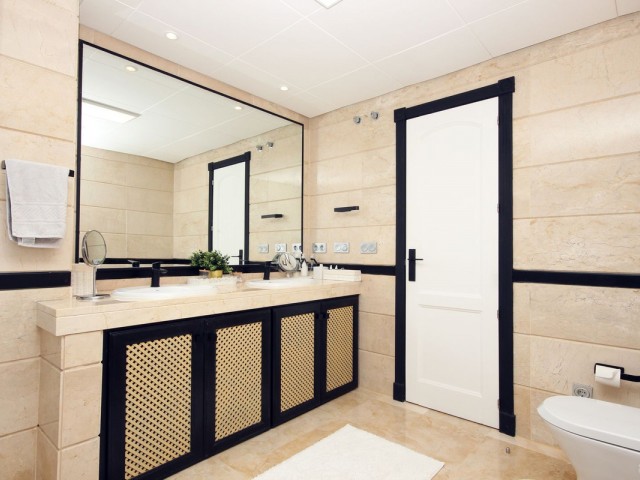 Apartamento con 3 Dormitorios  en San Roque Club