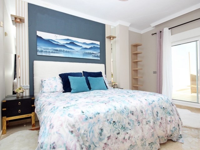 Apartamento con 3 Dormitorios  en San Roque Club